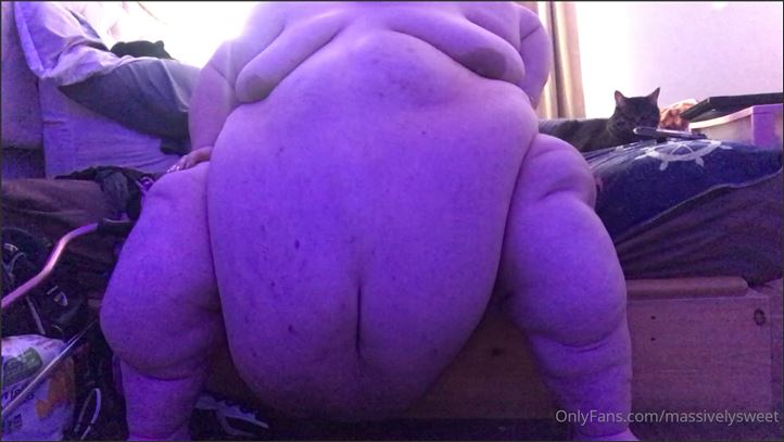 USSBBW MASSIVELYSWEET - Belly can touch the floor