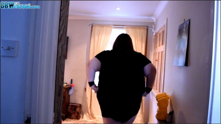 SSBBW Porcelain Fox - 176 Belly Wiggle and Slapping