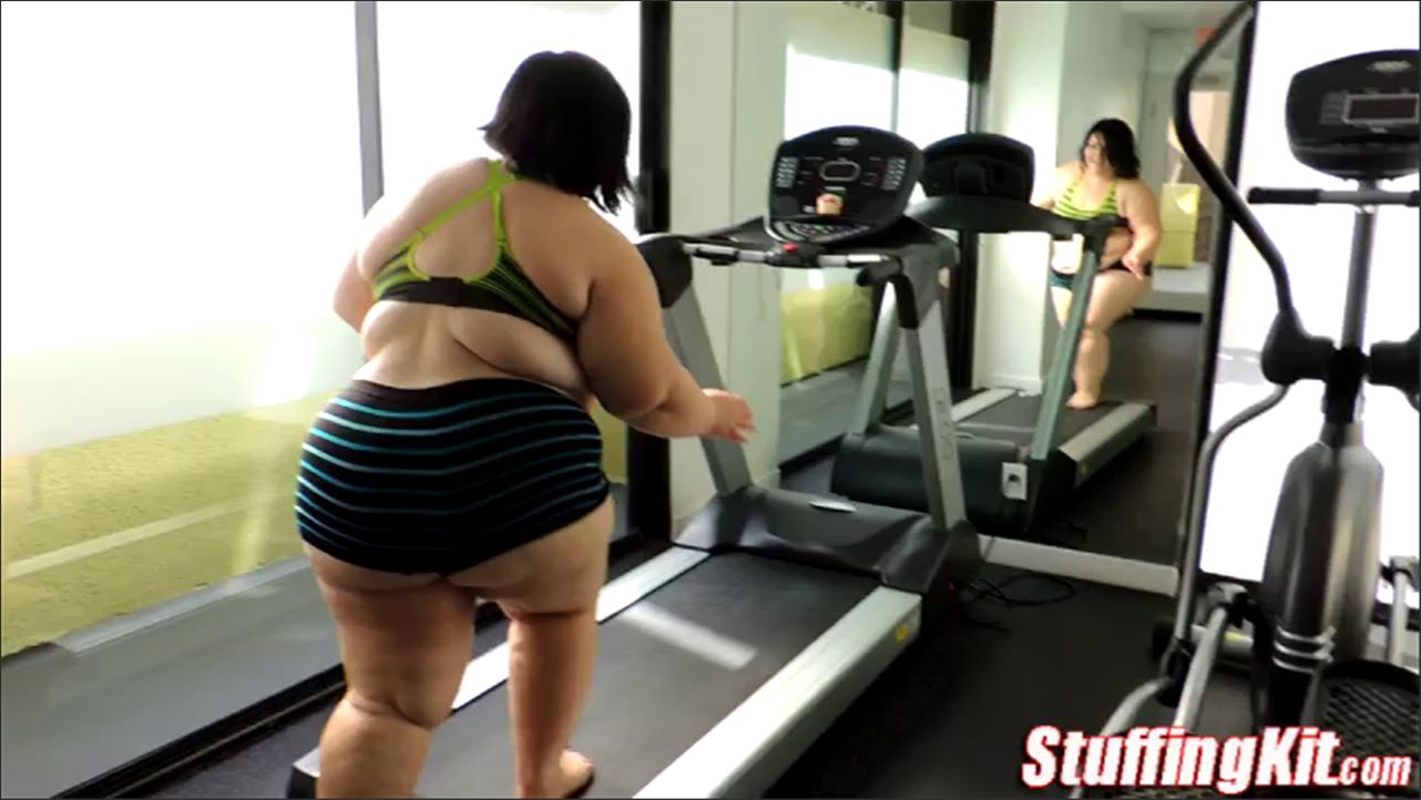 [Stuffingkit] BBW in Gym jiggle belly 2