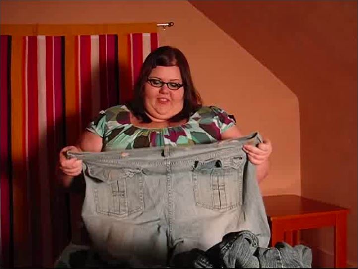 SSBBW Violet James - 953 Growing Out of Clothes Chat